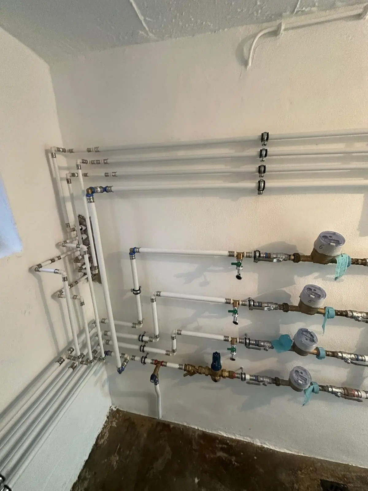 Präzise ausgeführte Heizungs- und Wasserverteilung